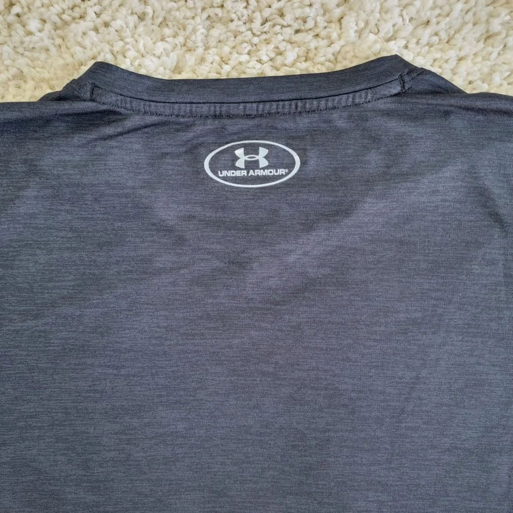 Under Armour Mens V-Neck T-Shirt HeatGear Gray Loose Fit Size Medium - Picture 8 of 9